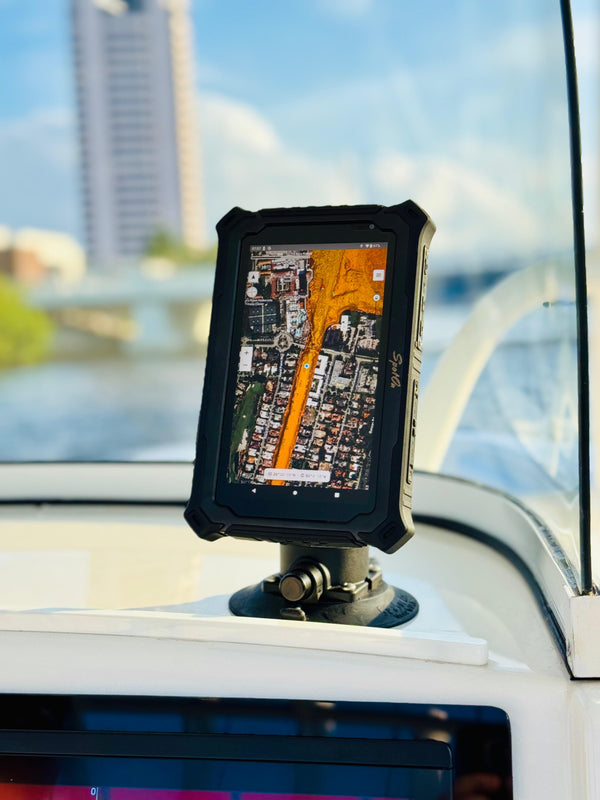 hydros 7 marine tablet mounted on center console.jpg__PID:4c0f2618-be30-43ec-9162-3b2ecc7bd26d